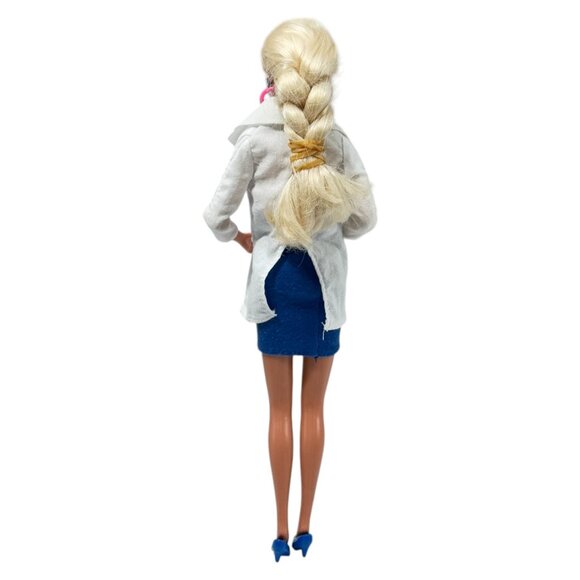 Doctor Barbie Mattel 1995 in Original Clothing with Working Stethescope Beats - Picture 6 of 8